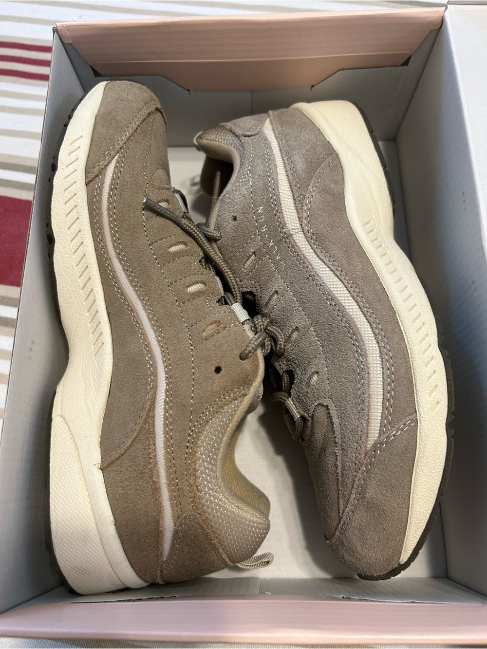 Easy Spirit Taupe Suede Casual Sneakers with Cream Accents Sz 8 W